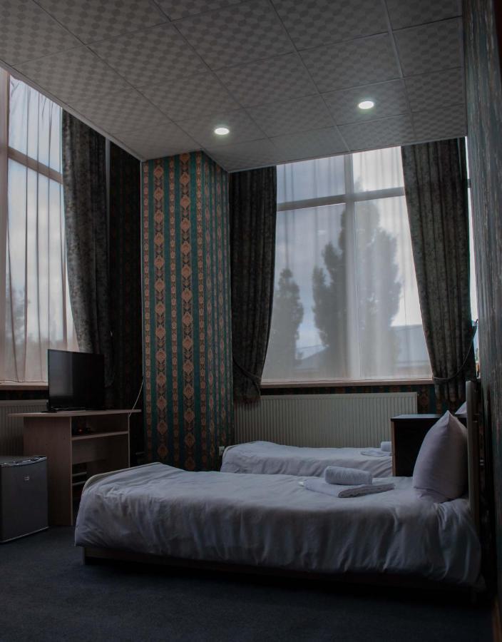 Hotel Sv Ninotsminda Buitenkant foto