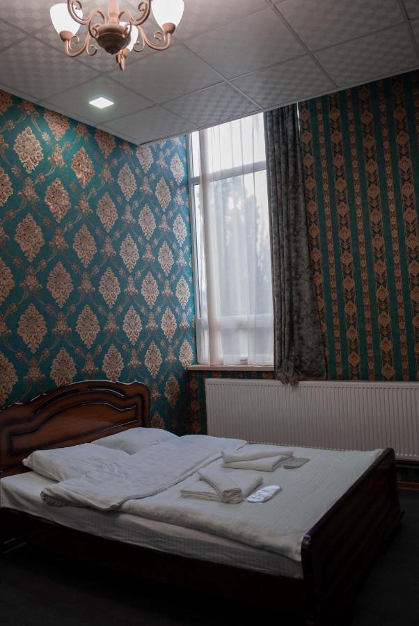 Hotel Sv Ninotsminda Buitenkant foto