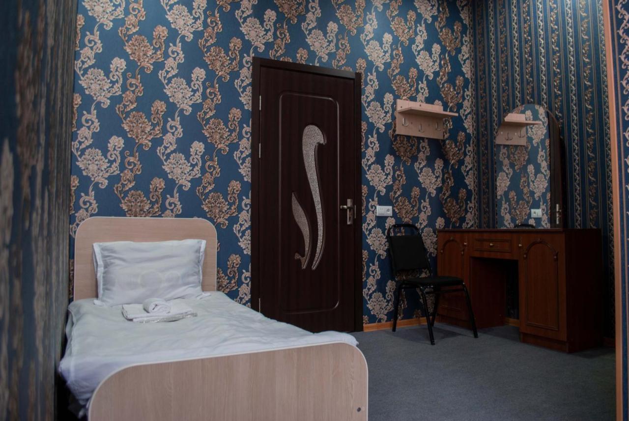 Hotel Sv Ninotsminda Buitenkant foto