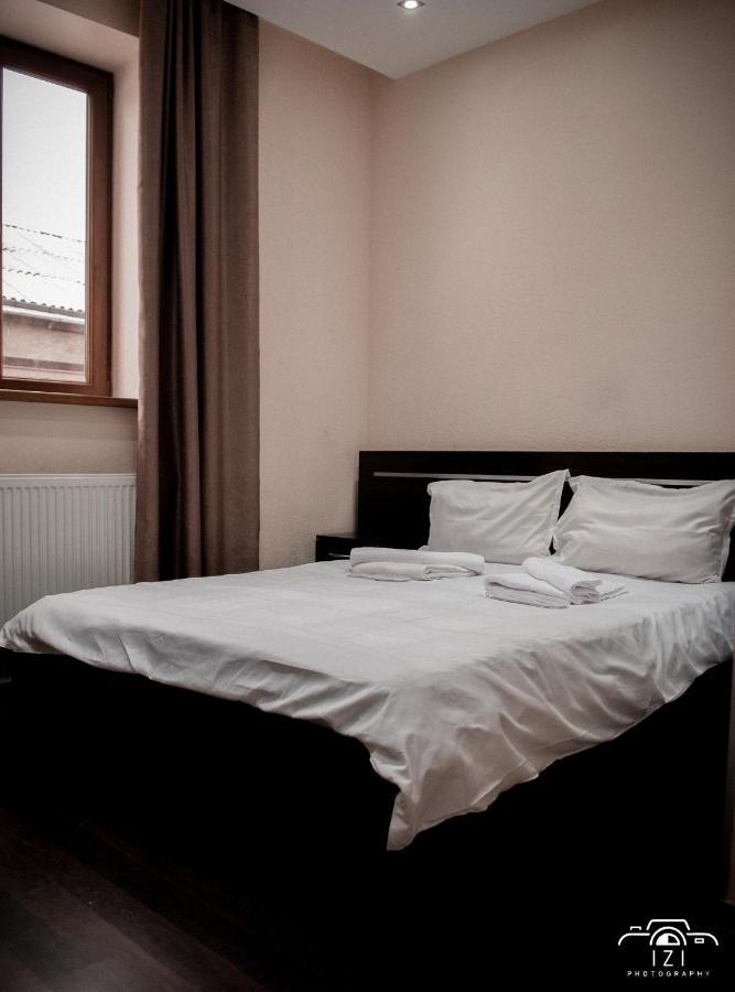 Hotel Sv Ninotsminda Buitenkant foto