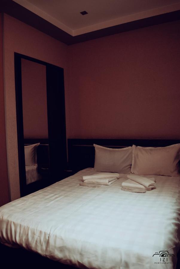 Hotel Sv Ninotsminda Buitenkant foto